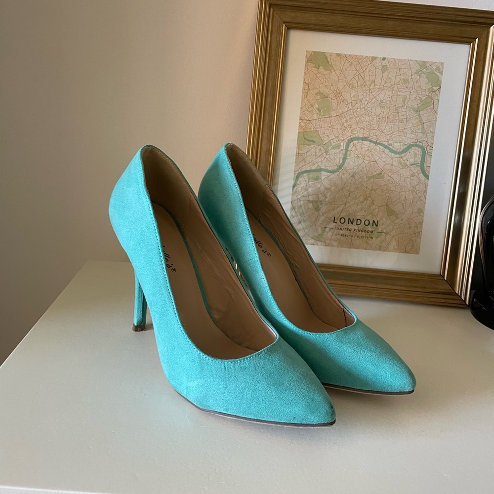 Breckelle’s 4” turquoise heels